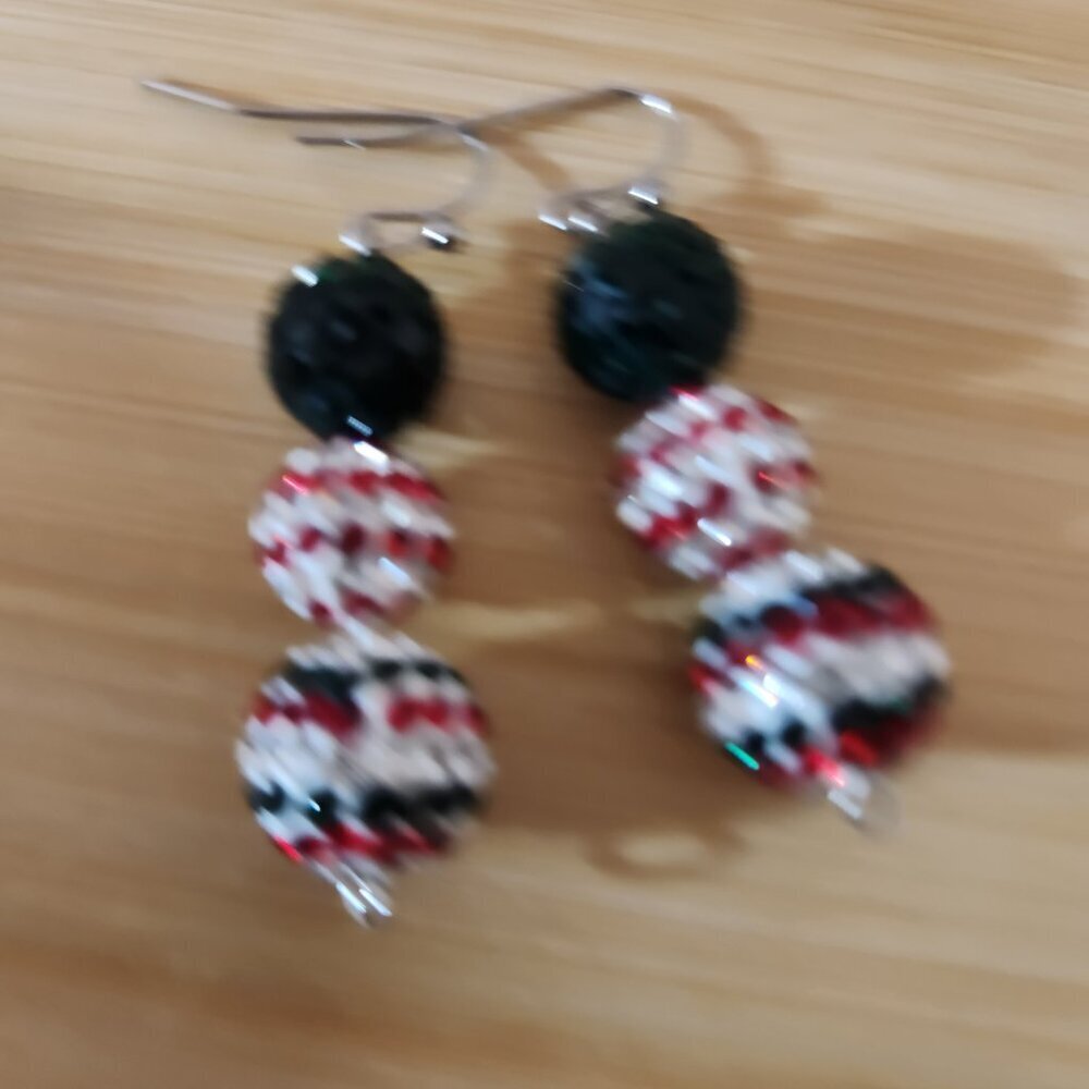 Hand Crafted Earrings Dangle Pierced Rhinestone Green Red Silver Christmas 1 1/2 - Picture 4 of 6